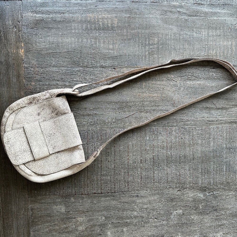 LATICO Distressed Crossbody off white see measurements - Picture 1 of 13